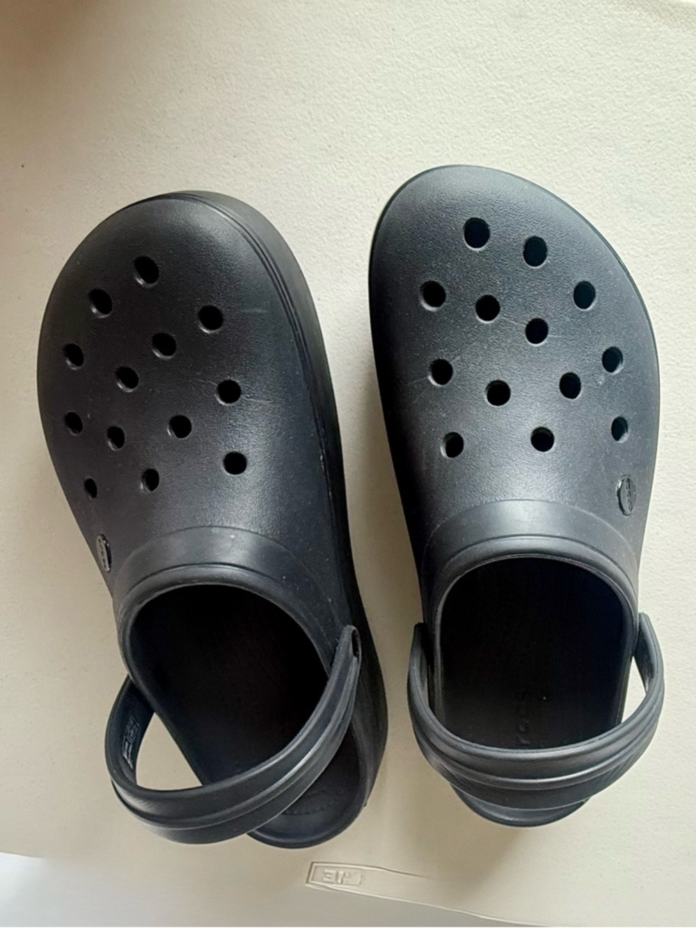 CROCS
Men size 9
Women size 11
